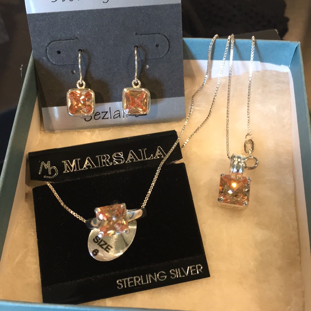 NWT 3 Piece Jewelry Set